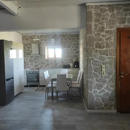 Lori's Country Levkákia