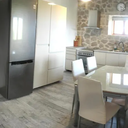 Lori's Country Levkákia